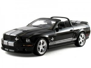 shelby-collectibles-diecast-7ae01-2008-ford-mustang-shelby-gt500-convertible-40th-anniversary-1-18-scale-black-silver-001.jpg
